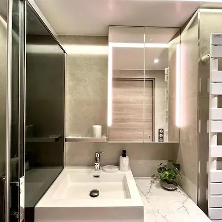 Apartment Moderne Et Renove Au Coeur De Paris