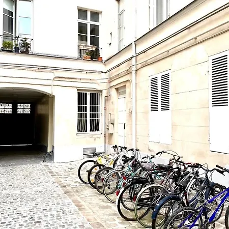 Apartment Moderne Et Renove Au Coeur De Paris