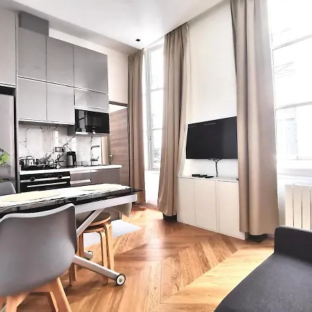 Apartment Moderne Et Renove Au Coeur De Paris